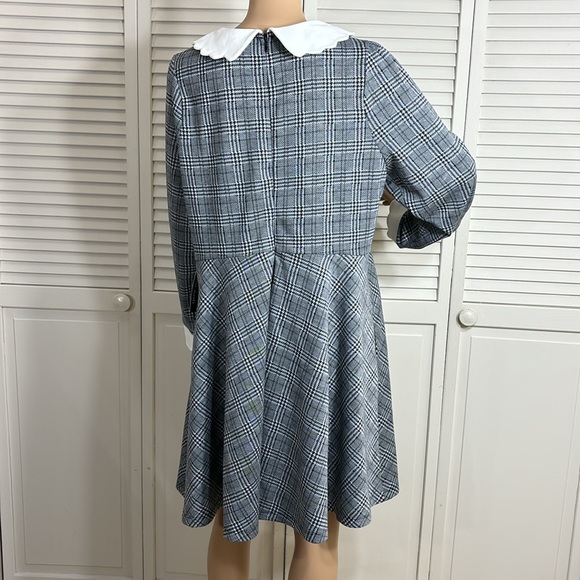 Classic Gray Plaid Dress with White Collar - Picture 9 of 14